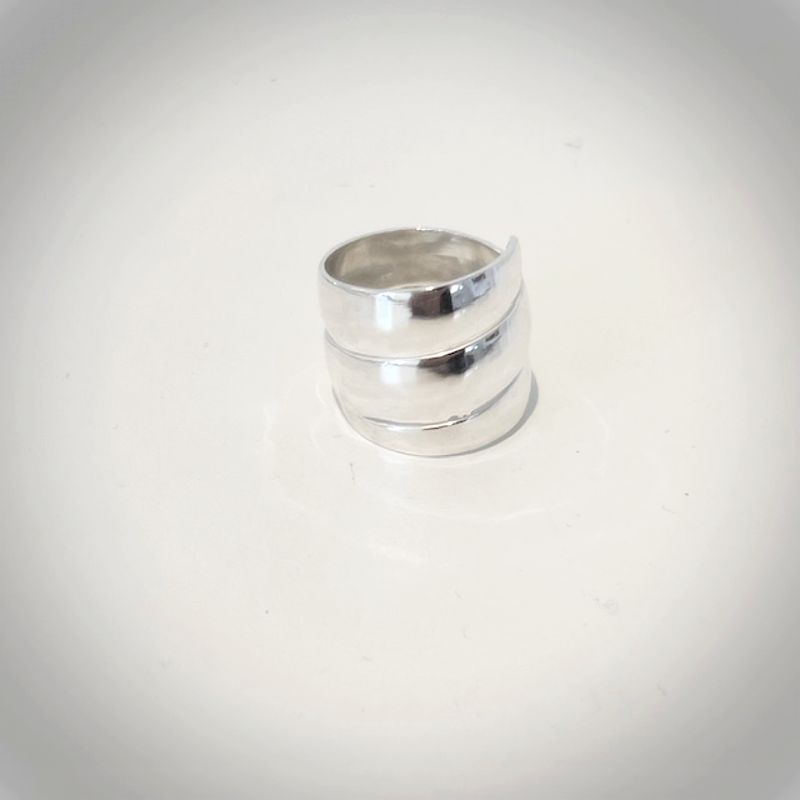 Kupad och snurrad silverring