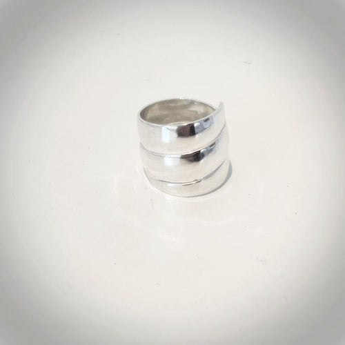 Kupad och snurrad silverring