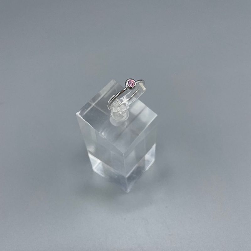 Nätt silverring med stenar i olika färger