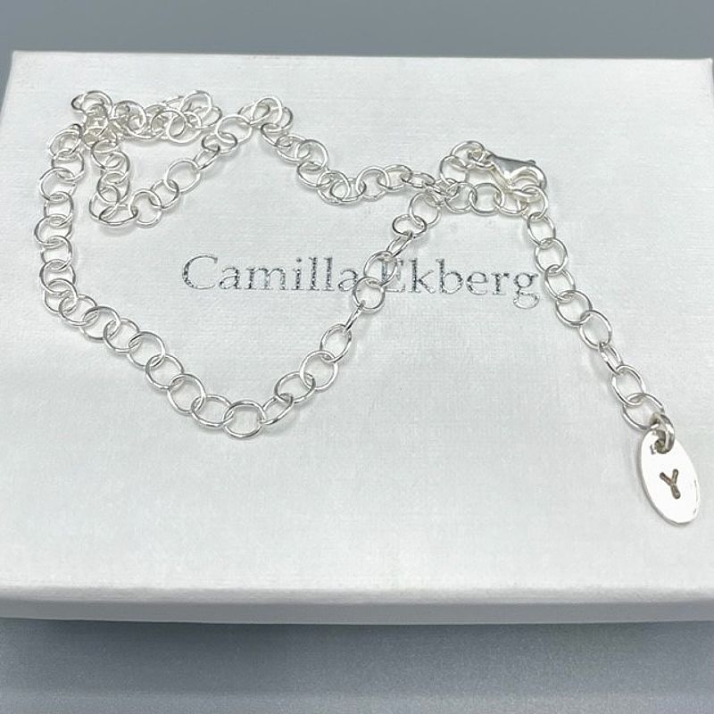 Tunn vristlänk i rund silverkedja (4,0 mm) med stämpelplatta