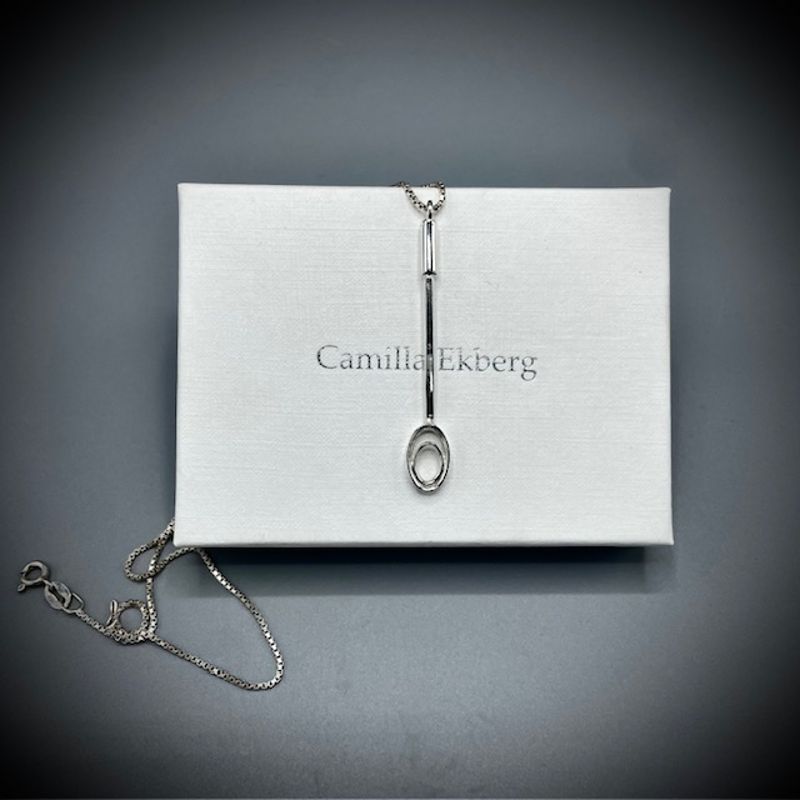 stilrent silverhalsband