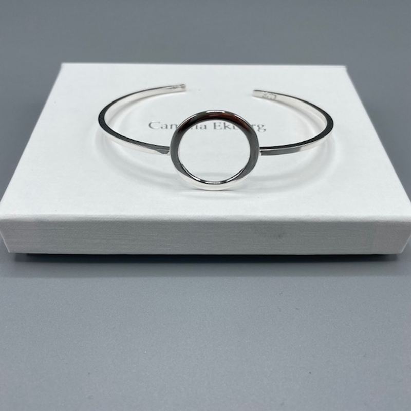 stilrent stelt silverarmband