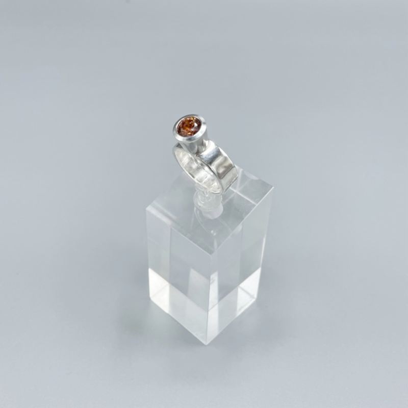 Ståtlig silverring i olika färger (medium)