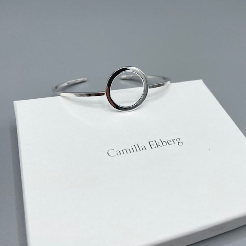 stilrent stelt silverarmband