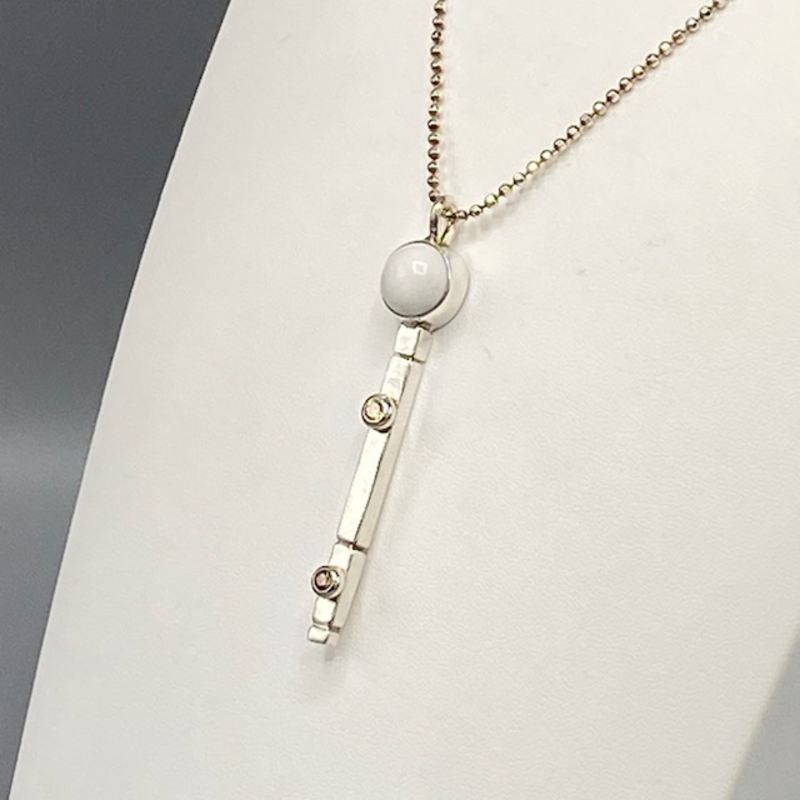 Silverhalsband totem - vit/brun