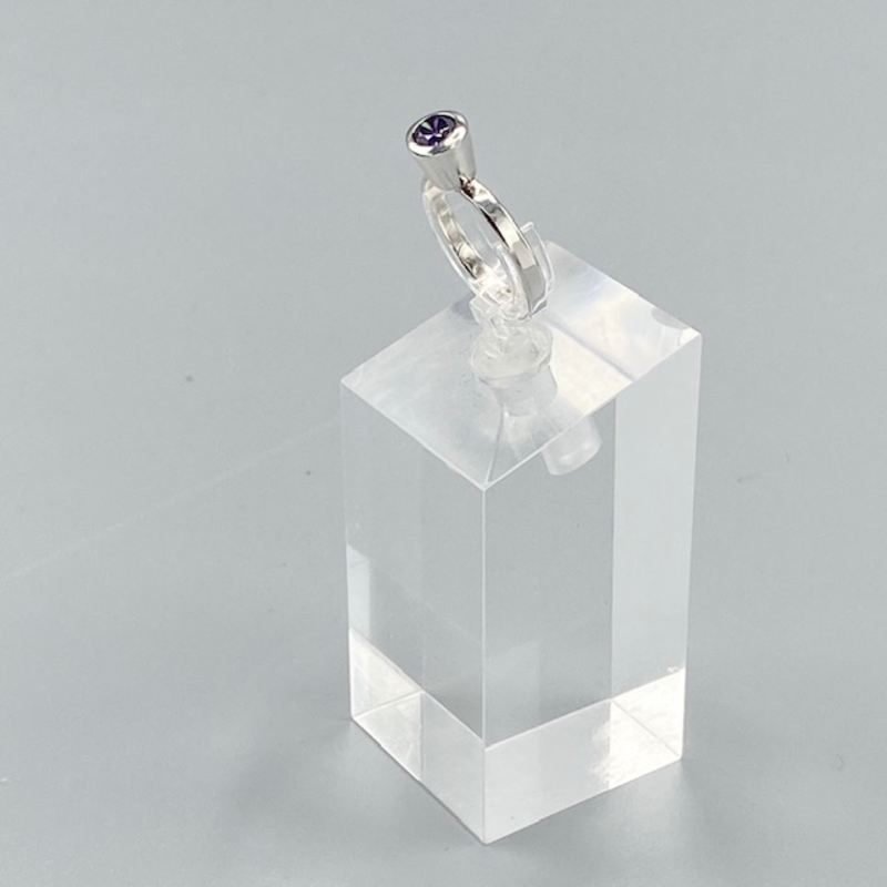 Silverring med lila cubisk zirconiasten