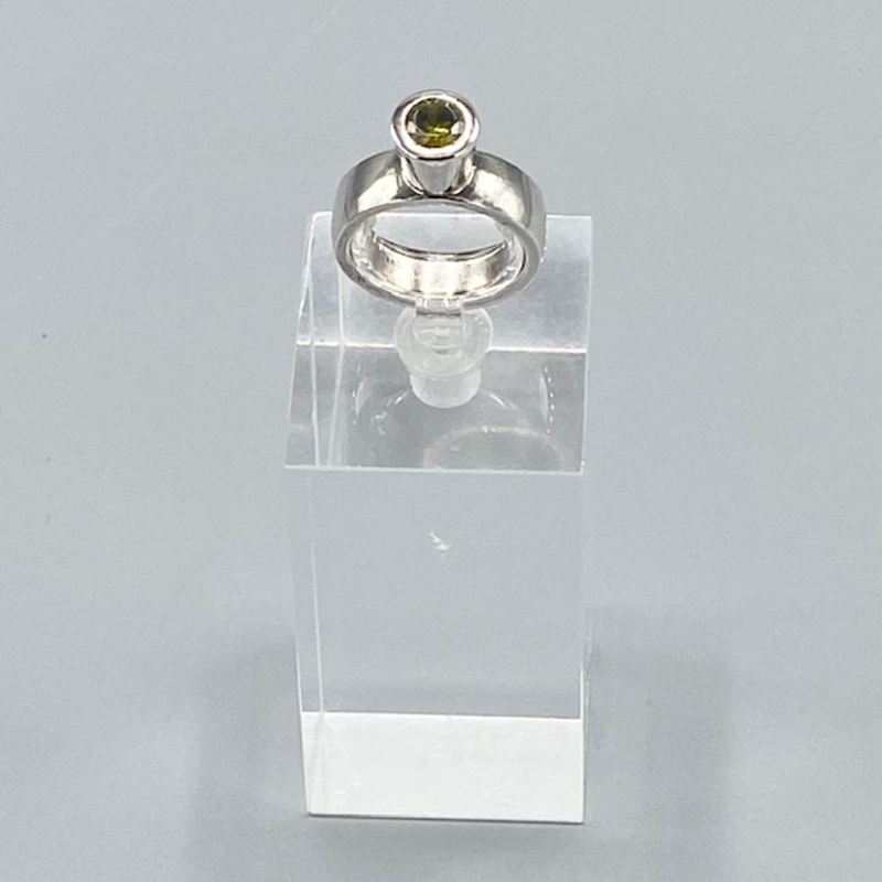 Silverring med grön cubisk zirkoniasten