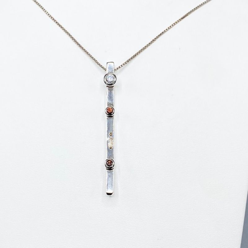 Silverhalsband totem cognacbrun/vit