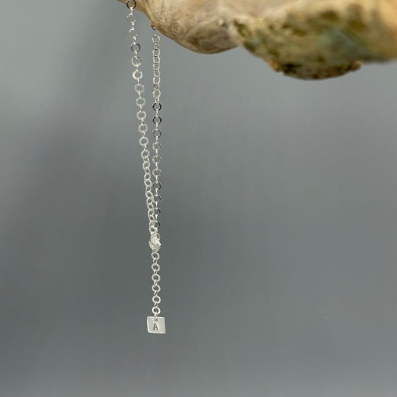 Tunn vristlänk (ringkedja rund 3,6 mm) i silver med stämpelplatta