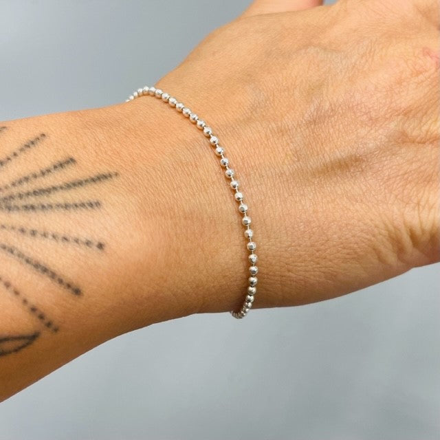 Armband Facetterad kulkedja med två hjärtan – Handgjort i 925 sterlingsilver.