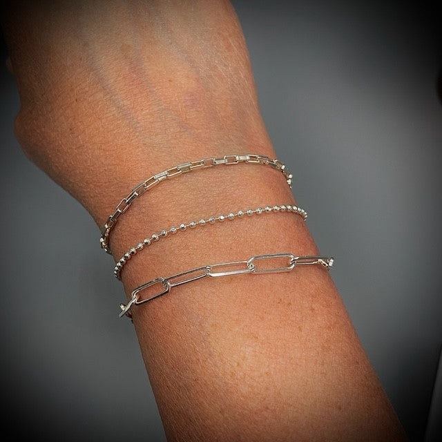 Armband Facetterad kulkedja med två hjärtan – Handgjort i 925 sterlingsilver.