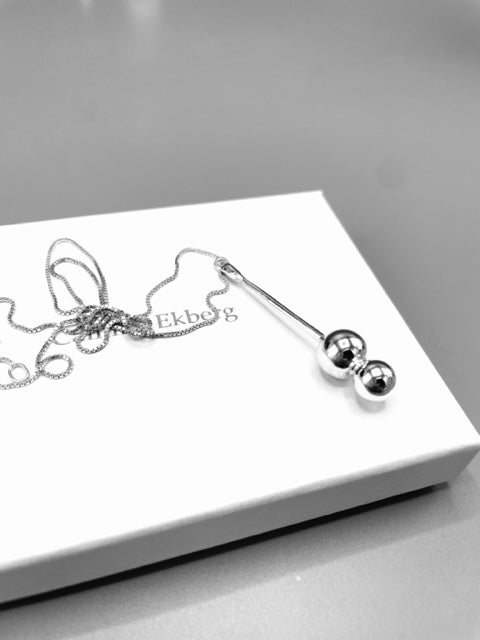 Silverhalsband Stav med dubbla kulor.