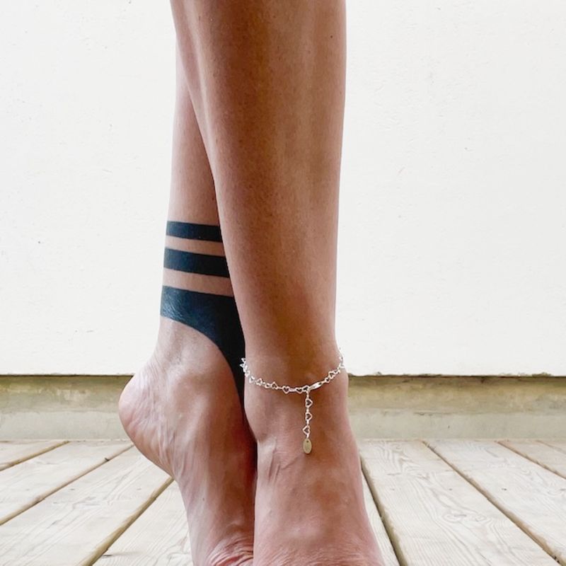 tunn vristlänk (hjärtkedja) i silver med stämpelplatta