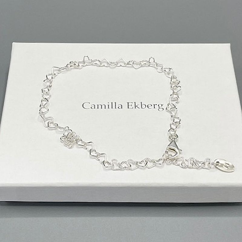 tunn vristlänk (hjärtkedja) i silver med stämpelplatta