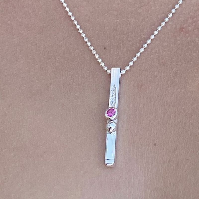 Silverhalsband totem - cerise/silverkula