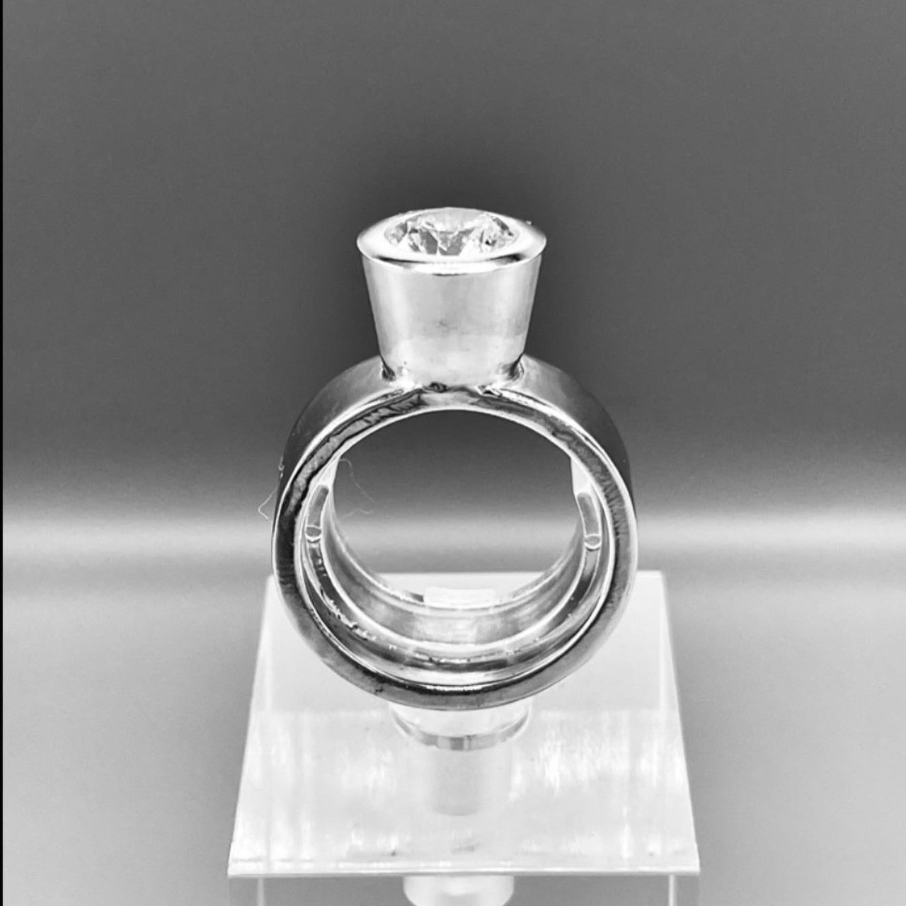 Ståtlig silverring med kubisk zirkonia (STOR)