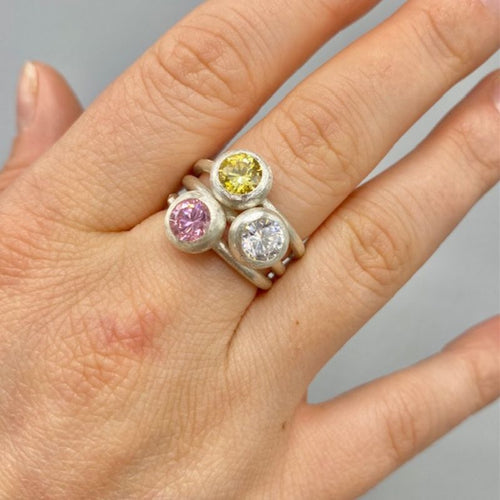 Matt silverring - vit (äkta zirconiasten)