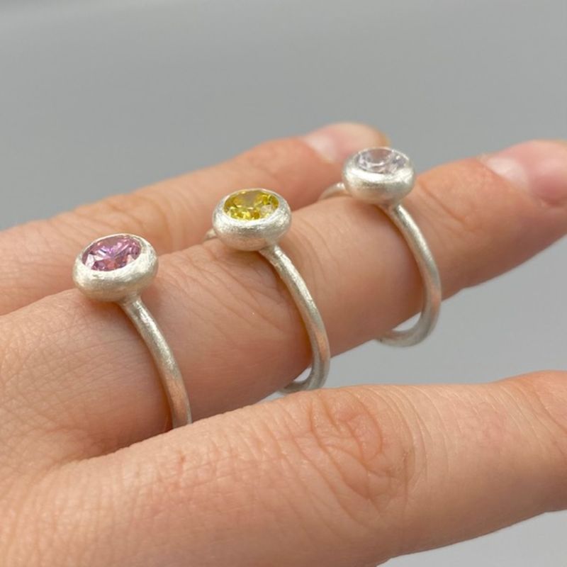 Matt silverring - vit (äkta zirconiasten)