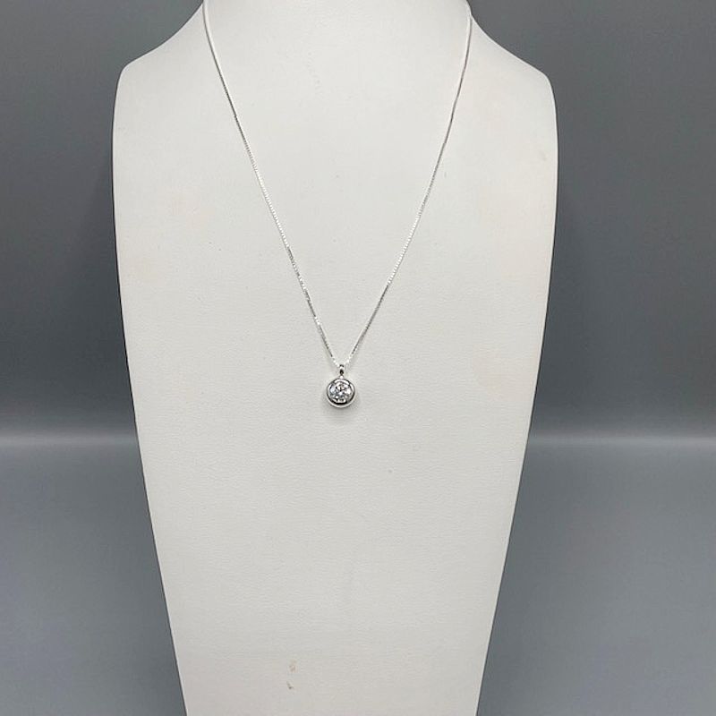 silverhalsband med äkta zirconiasten