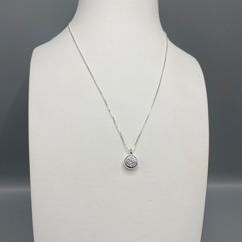 silverhalsband med äkta zirconiasten