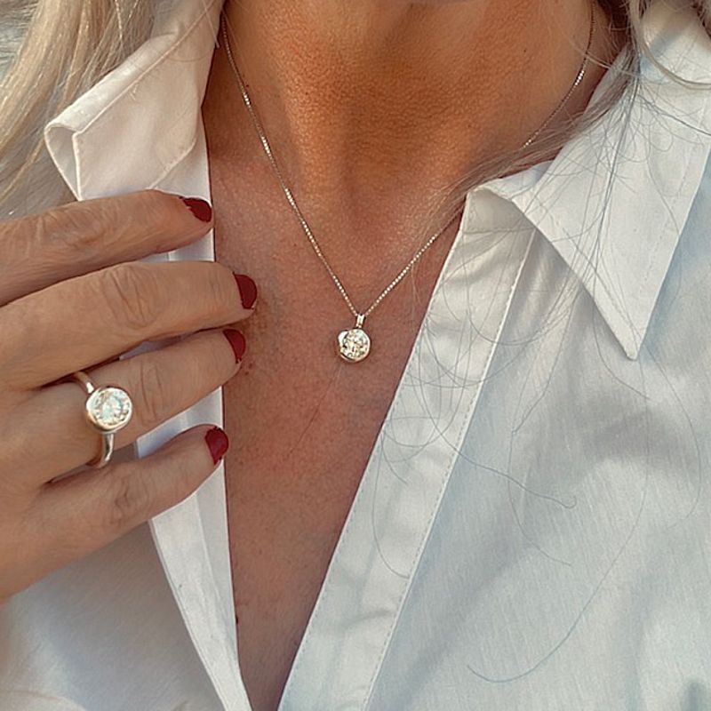 smyckeset med äkta zirconiastenar