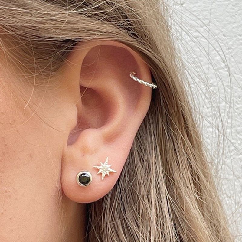 silverset med svarta kubisk zirconiastenar