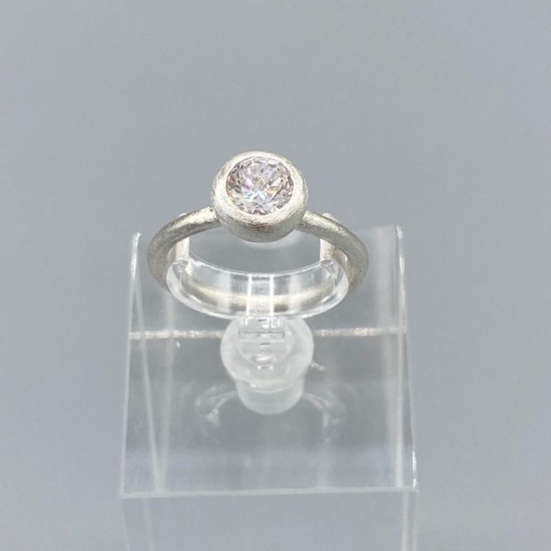 Matt silverring - vit (äkta zirconiasten)